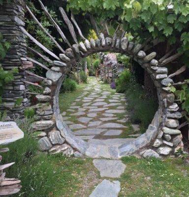 A Hobbit’s Garden - blog.theenduringgardener.com