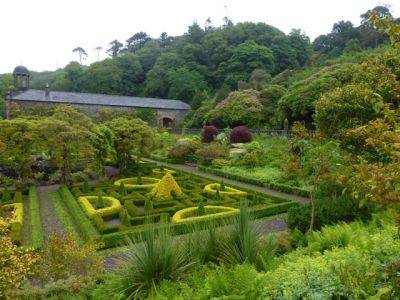 The Crumbling Beauty of Bantry House & Garden - blog.theenduringgardener.com