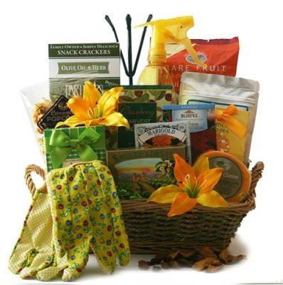 How to Create a Garden Gift Basket: Garden Gift Basket Idea | - balconygardenweb.com