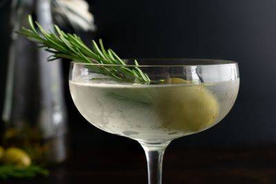 Why the Olive Oil Martini Is the Next Must-Try Unexpected Cocktail Combo - bhg.com