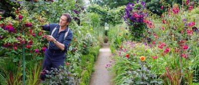 Monty's gardening jobs for July - gardenersworld.com