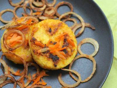 Pantry polenta cakes with carrot, cheese and crispy onions - awaytogarden.com
