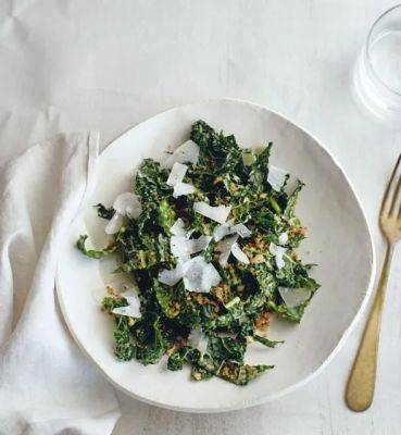 Andrew weil’s cookbook ‘true food,’ and his tuscan kale salad recipe - awaytogarden.com - Italy - state Arizona