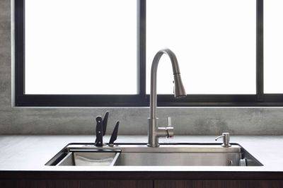 Move Over, Farmhouse Sinks—the Workstation Sink Is Here - thespruce.com