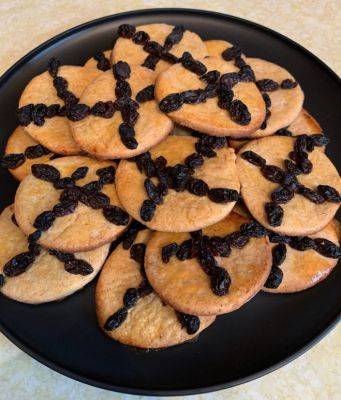 Soul Cakes and the Origins of Trick or Treating - hgic.clemson.edu - Britain