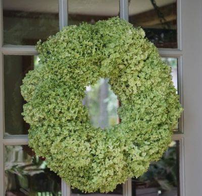 How to Make a Dried Hydrangea Wreath - hgic.clemson.edu