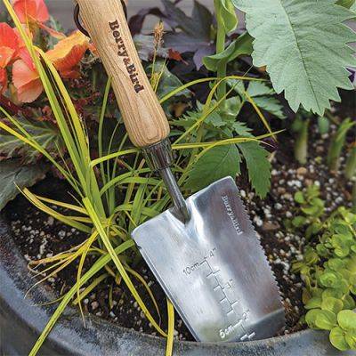 3 Dependable Garden Trowels That Get the Job Done - finegardening.com - Usa