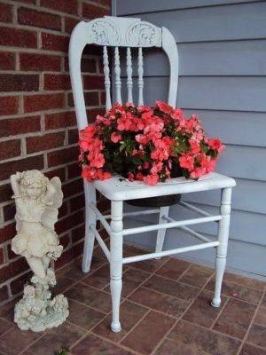 How to Make a Chair Planter | DIY Chair Planter - balconygardenweb.com