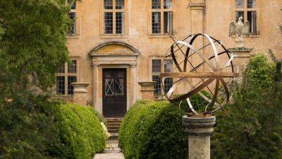 Space for a unique and personal sundial - theenglishgarden.co.uk