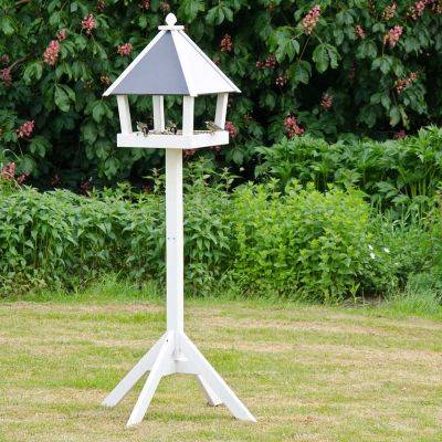 WIN a bird table worth £119.99 - theenglishgarden.co.uk - Britain
