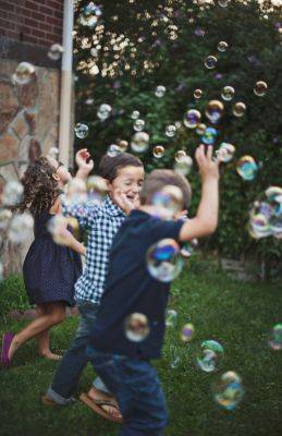 How unstructured play boosts cognitive development in young children - growingfamily.co.uk