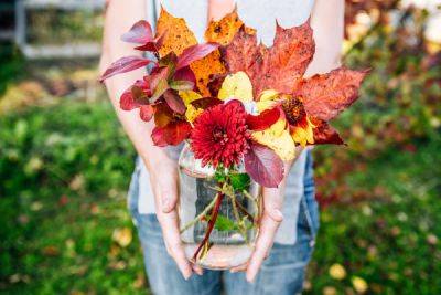10 Blooming Flowers for Your October Wedding Bouquet - blog.fantasticgardeners.co.uk - Japan