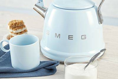 SMEG's New Whistling Tea Kettle Is So Retro Chic - bhg.com - Italy
