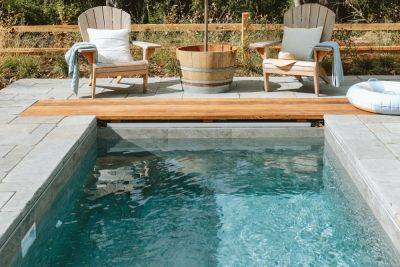 3 Backyard Decor Lessons We Learned From Emily Henderson’s Plunge Pool - bhg.com - state Florida - state Oregon - state Arizona