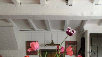 Garden designer Sean Pritchard on the best tulips to display for a joyful spring interior | House & Garden - houseandgarden.co.uk